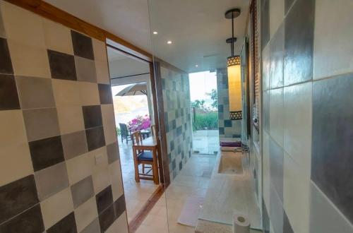 Ένα μπάνιο στο Villa Molas Mongko