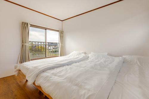 Ένα ή περισσότερα κρεβάτια σε δωμάτιο στο Leaf and Light Dazaifu