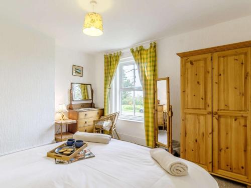 Postel nebo postele na pokoji v ubytování 3 Bed in Thornham KT022