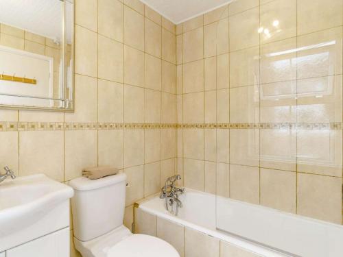 Koupelna v ubytování 3 Bed in Thornham KT022