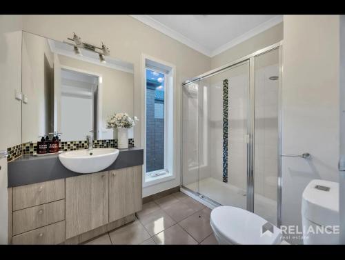 Koupelna v ubytování Green and sereen home in western suburbs