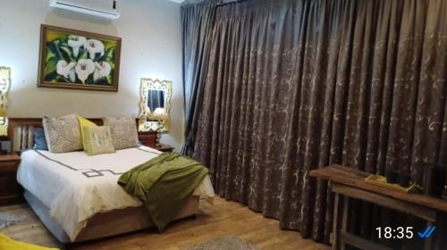 Ένα ή περισσότερα κρεβάτια σε δωμάτιο στο Unique New U