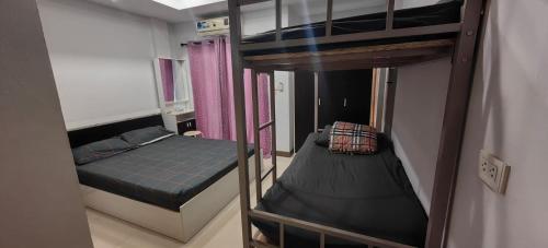 En eller flere senge i et værelse på The European House Pattaya