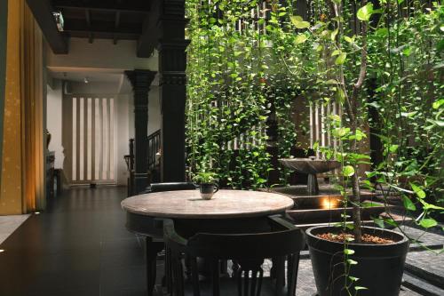 Makkachiva — Inner courtyard view