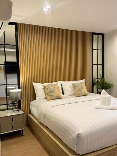 Ένα ή περισσότερα κρεβάτια σε δωμάτιο στο โรงแรมเดอะไนน์ พรีเมียร์