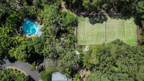 an overhead view of a swimming pool and trees at Bayshore Bungalow 8 - Oceanstays in Byron Bay