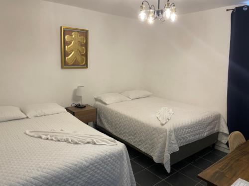 Ένα ή περισσότερα κρεβάτια σε δωμάτιο στο Hotel Hasta La Vista