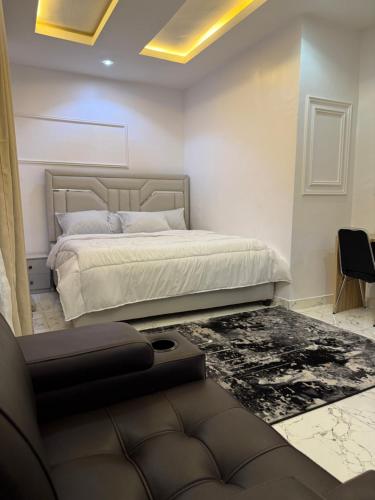 Postel nebo postele na pokoji v ubytování Larj Residence