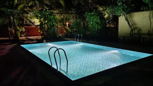 Πισίνα στο ή κοντά στο Monsoon Forest By Greetoe Resorts