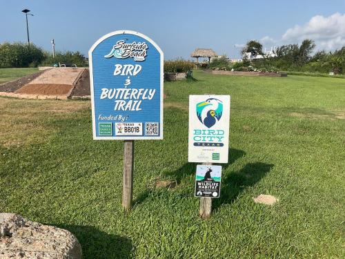 Πιστοποιητικό, βραβείο, πινακίδα ή έγγραφο που προβάλλεται στο Island Beach Retreat Get-Away