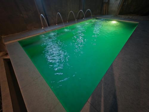 Πισίνα στο ή κοντά στο Sundown Lodge Elyu