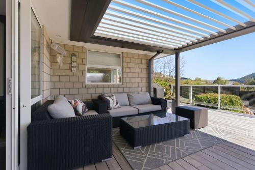 Χώρος καθιστικού στο Tekapo Alps Family Home with Deck & Mountain Views