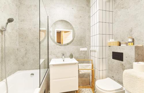 Ένα μπάνιο στο Apartament Pileckiego Nowy Dwór Mazowiecki Airport Modlin 24 H