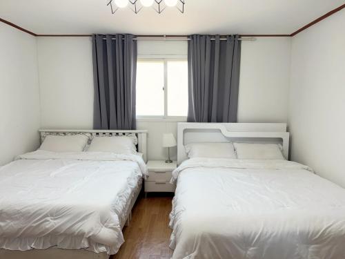 Ένα ή περισσότερα κρεβάτια σε δωμάτιο στο 김포 누산리 사랑채, 최대 10인