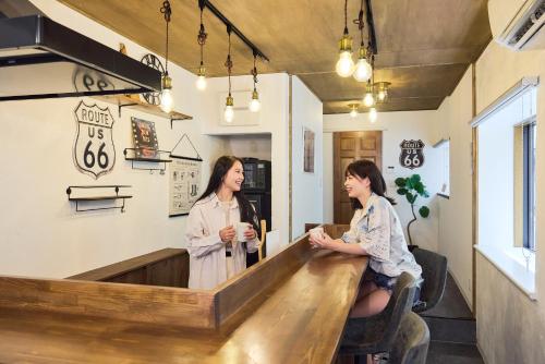 two women sitting at a bar in a restaurant at 和氣会々都立家政 Wakiaiai Toritsukasei in Tokyo