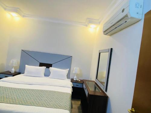 Postel nebo postele na pokoji v ubytování مريم للشقق المخدومه