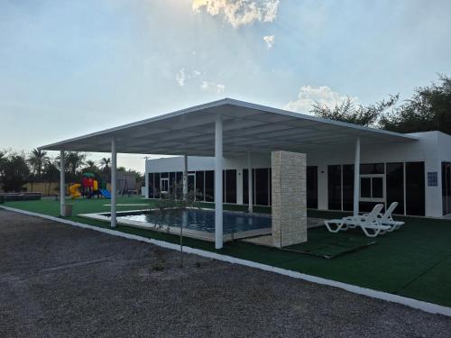 Piscina en o cerca de استراحه الليوان ALliwan Rak 1