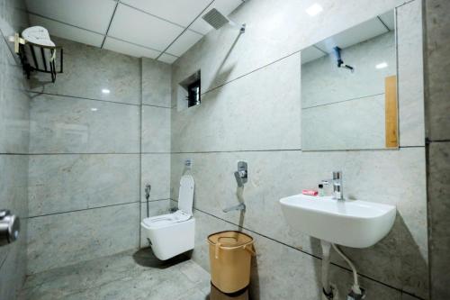 Baðherbergi á Hotel The Premier Somnath