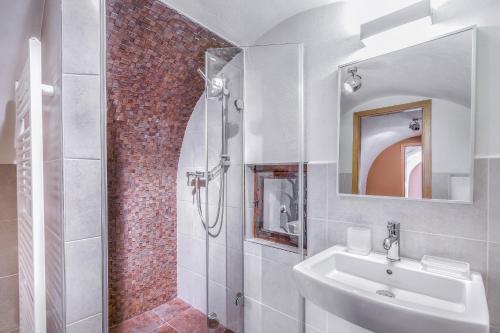 A bathroom at Apartmany Chornitzeruv dum
