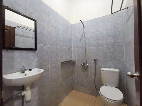 Koupelna v ubytování OYO 95059 Ikon Guesthouse