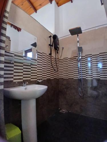 Ванная комната в Six Villa