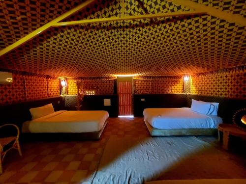 Кровать или кровати в номере Arabian Desert Home