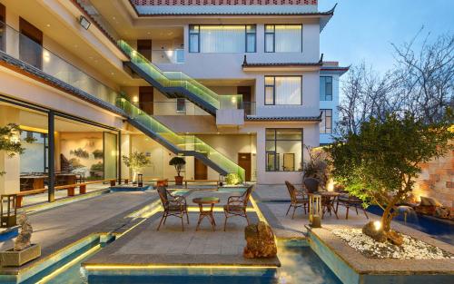 Πισίνα στο ή κοντά στο Shunyue Tingjian - Tin Stream Rizhao Yulong Snow Mountain View Hotel (Shuhe Ancient City Branch)