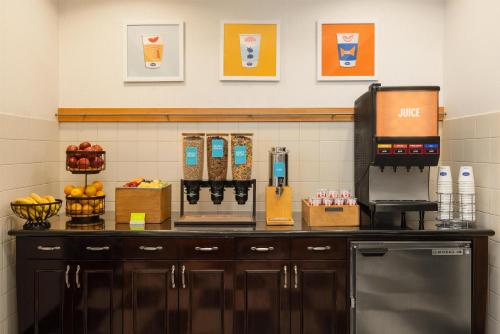 a counter in a restaurant with aasteryasteryasteryasteryasteryasteryasteryasteryastery at Hampton Inn & Suites Baton Rouge Downtown in Baton Rouge