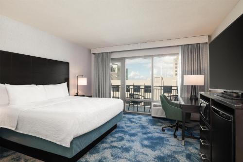 Ένα ή περισσότερα κρεβάτια σε δωμάτιο στο Hampton Inn & Suites Baton Rouge Downtown