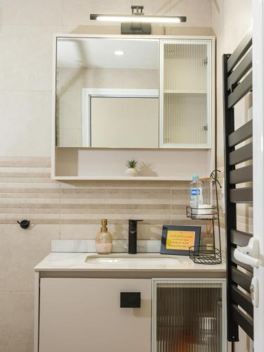 a kitchen with a sink and a mirror at Sophie Studio - Top center, Cozy & Work-Friendly near AUBG, Free streaming platforms in Blagoevgrad