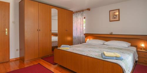 Ένα ή περισσότερα κρεβάτια σε δωμάτιο στο Marija Lucica