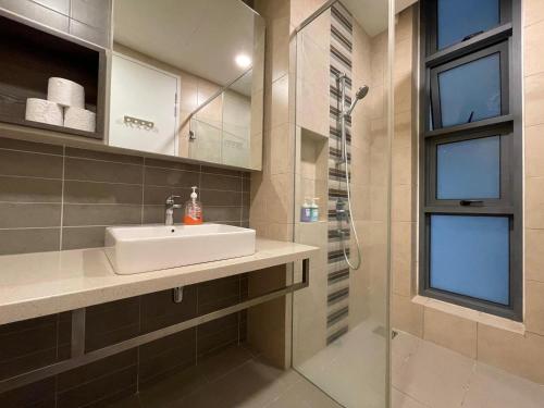 Ένα μπάνιο στο The Robertson Bukit Bintang by TALKS COLLECTION