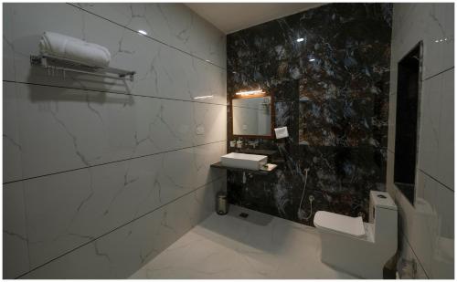 a bathroom with a sink and a mirror at Upvan Jawai - Unit of Dev Group in Bāli