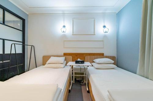 Una cama o camas en una habitación de 호텔 에비뉴