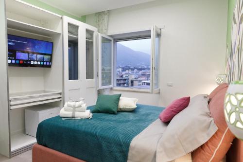 Ένα ή περισσότερα κρεβάτια σε δωμάτιο στο Due passi dal mare