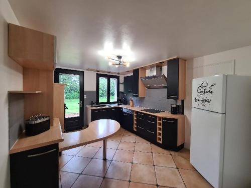 Η κουζίνα ή μικρή κουζίνα στο Au Lit D'Ô