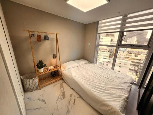 Giường trong phòng chung tại Lighthouse Loft