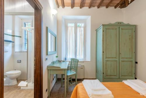 Ένα μπάνιο στο Podere La Miniera Room And Food