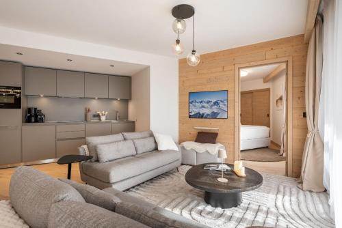 a living room with a couch and a table at Apartment Cumbre Alpe d'Huez - by EMERALD STAY in LʼHuez