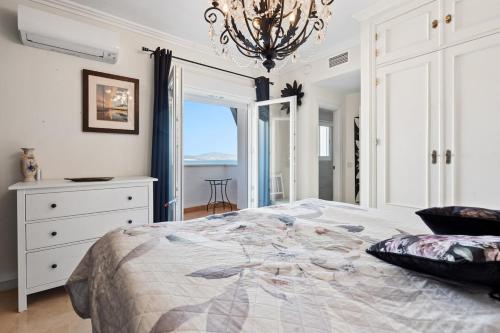 Modern 5BR Villa with Rooftop Sea Views