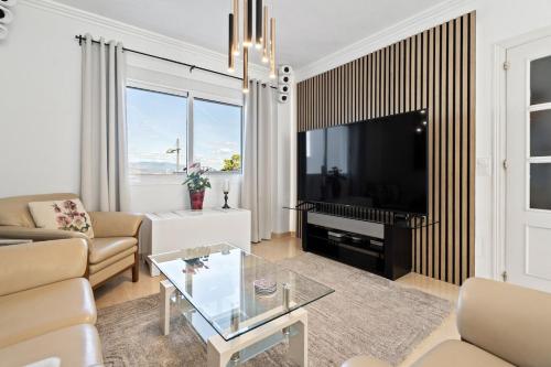 Modern 5BR Villa with Rooftop Sea Views