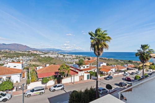 Modern 5BR Villa with Rooftop Sea Views