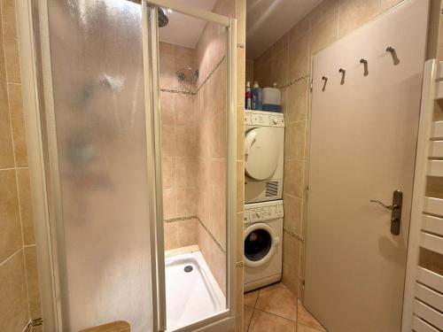 Ένα μπάνιο στο Superbe appt duplex 4pers - Bourg Saint Maurice