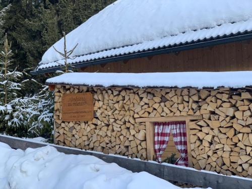 a log cabin with a window and snow on the roof at Almhütte-Flattnitz in Flattnitz