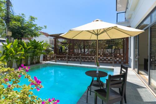 Swimmingpoolen hos eller tæt på Vooc Signature Hotel Hoi An