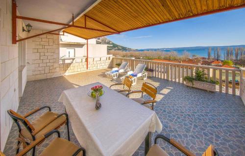 Awesome Apartment In Omis