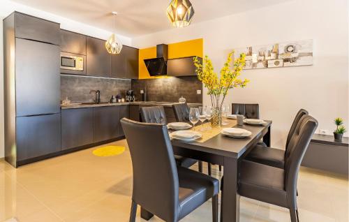 Η κουζίνα ή μικρή κουζίνα στο Cozy Apartment In Pula