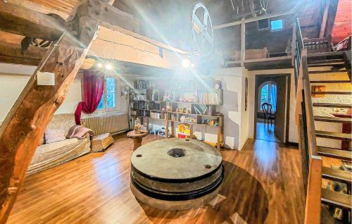 a living room with a room with a large barrel in the floor at 3 Bedroom Beautiful Home In Renty in Renty