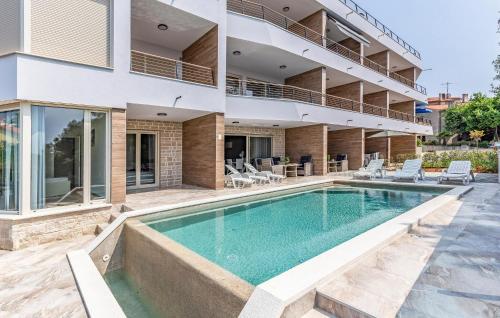 Gorgeous Apartment In Pula