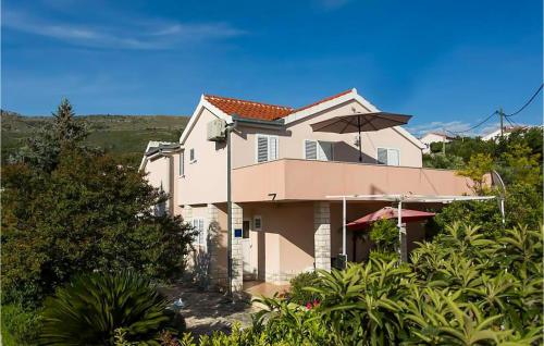 1 Bedroom Stunning Apartment In Podstrana
